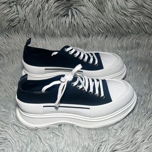 Men's Tread Slick Lace Up in Black/white size 43(European Size)